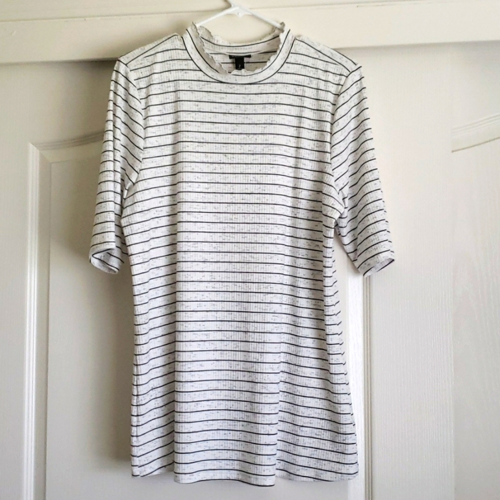 Blk & white torrid top